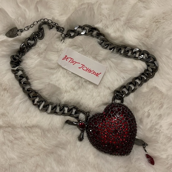 COPY - NWT Betsey Johnson Bleeding Heart With Dagger Necklace - Picture 4 of 6